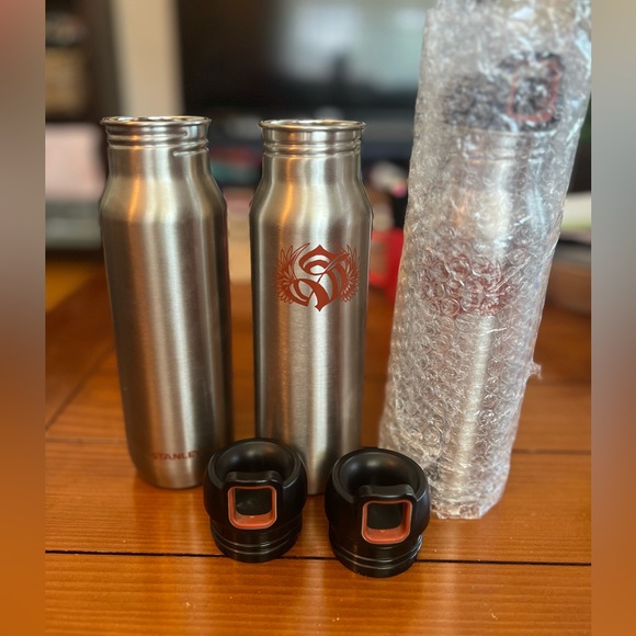 Stanley Silver and Black Insulated Bottle - Picture 6 of 7